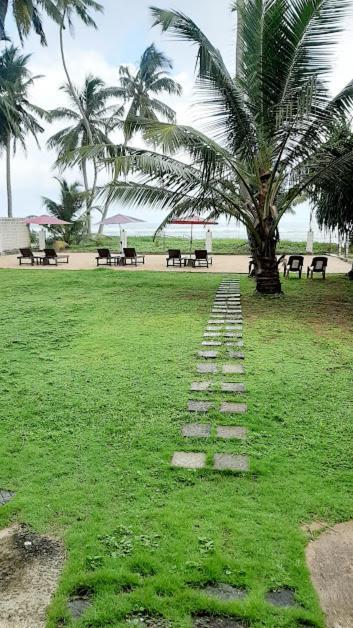 Akurala Beach Boutique Resort Exterior foto